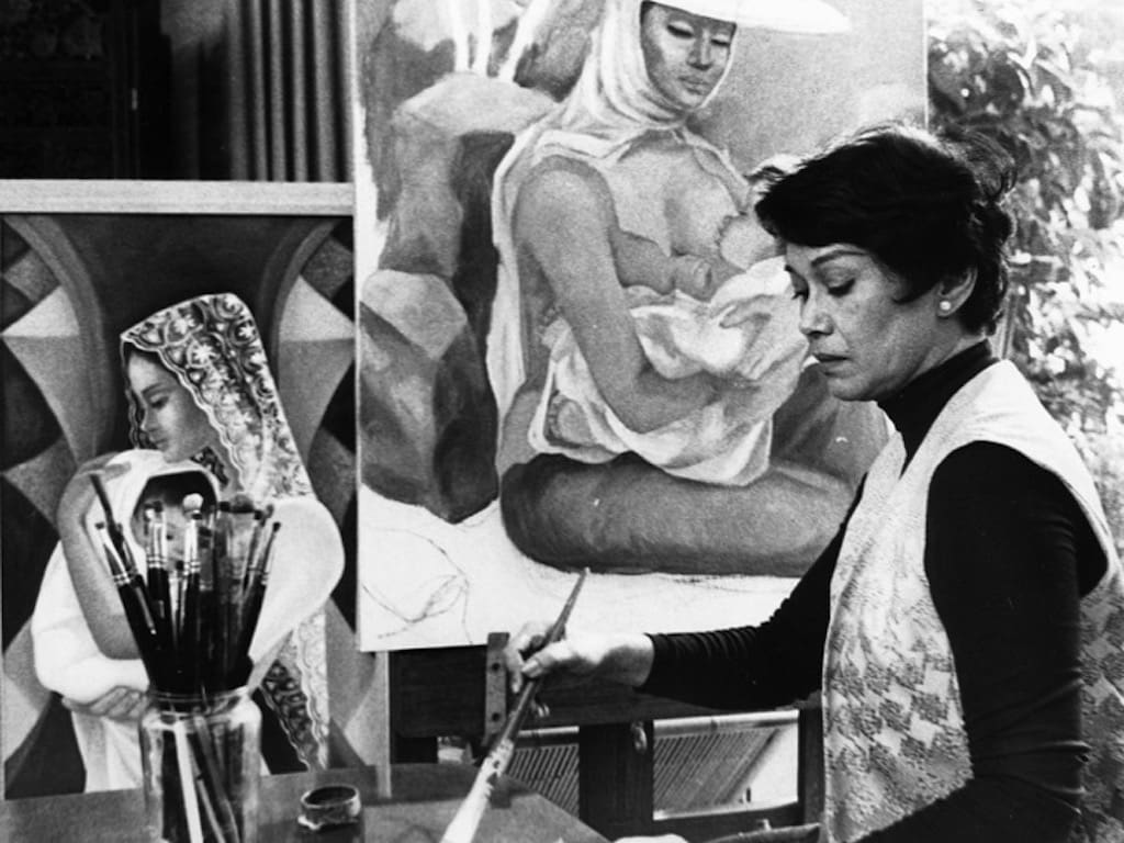 A vintage photograph of Araceli Dans doing what she does best