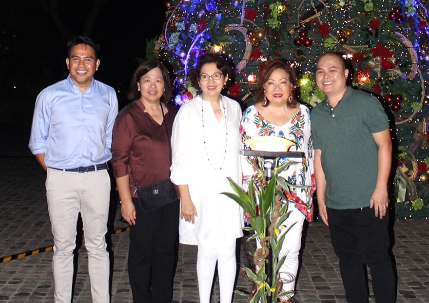 pico de loro beach and country club christmas tree lighting