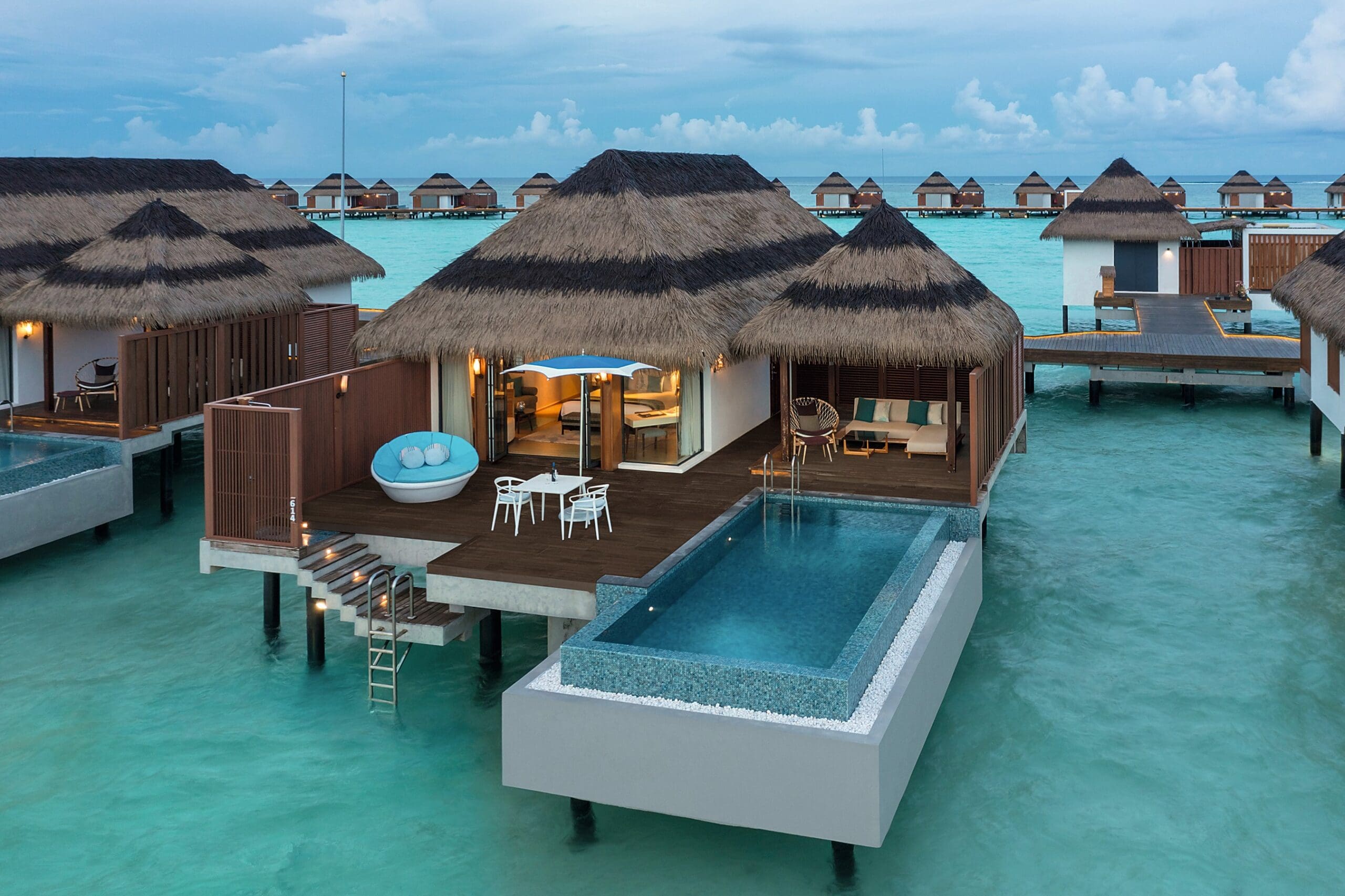 The sunset ocean pool villa