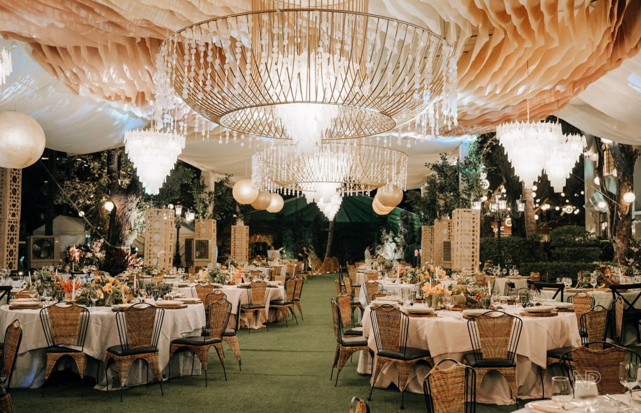 Teddy Manuel's intricate work on the venue exhibited timeless elegance