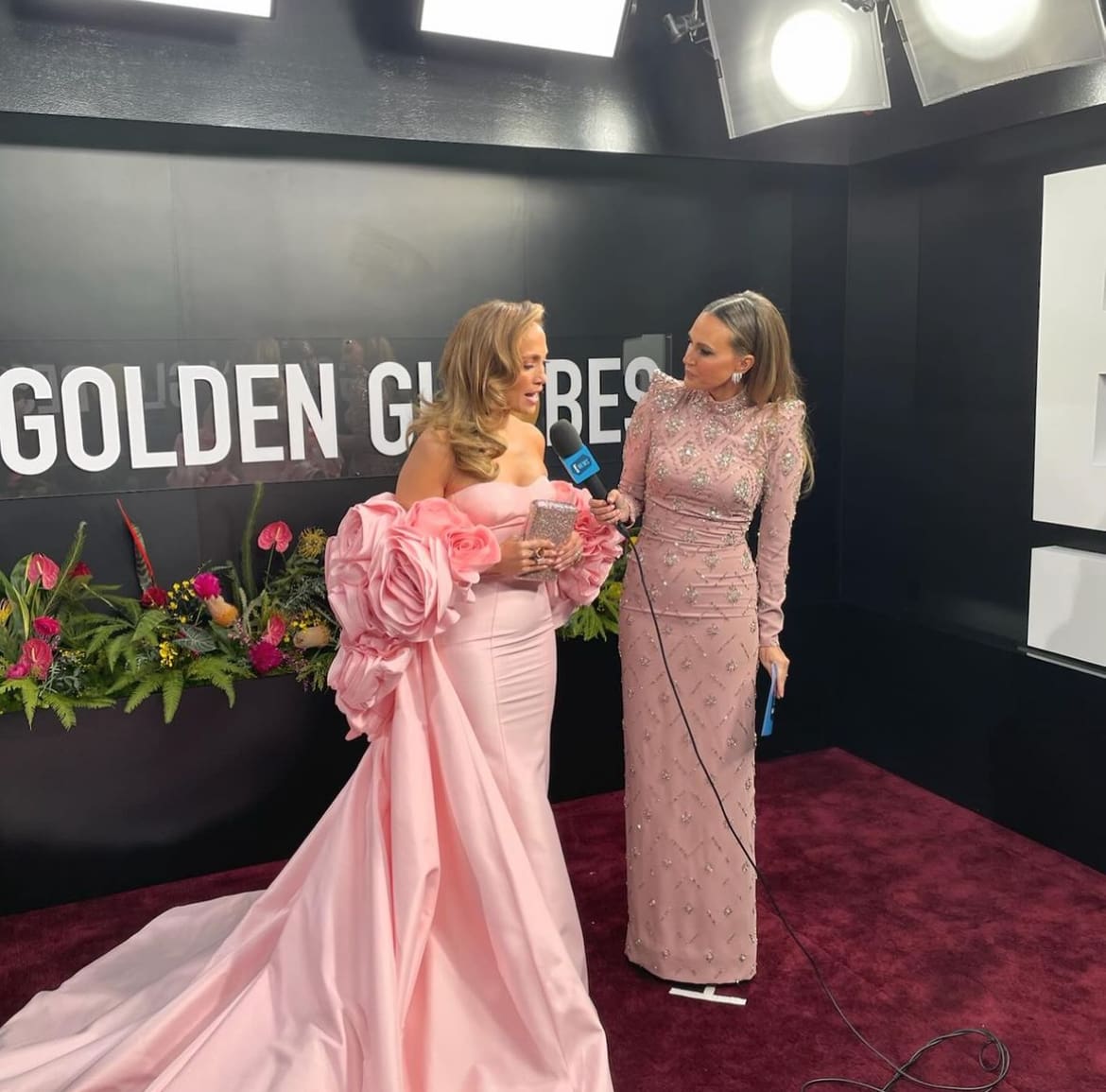 Despite the unexpected hiccup, Knight remains a professional, seamlessly continuing with interviews as stars line up, with no sign of a mini-meltdown.