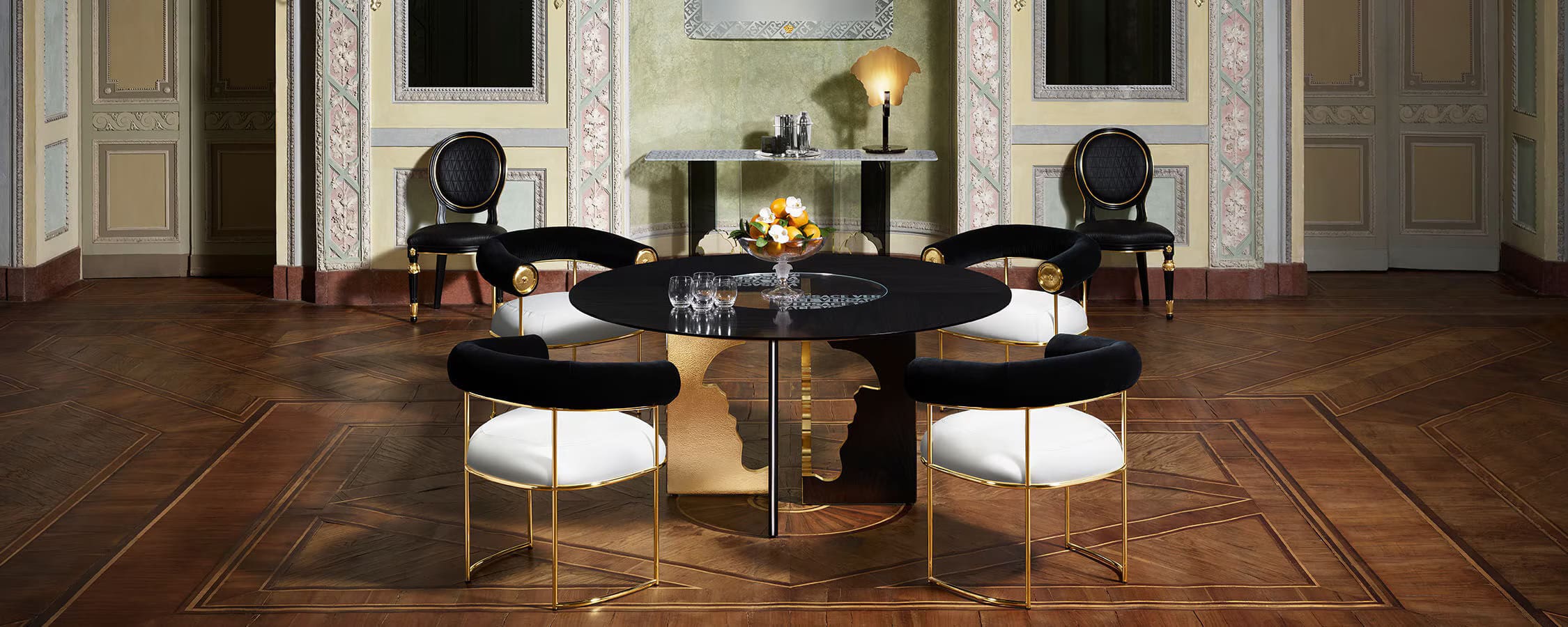One can still opt for a more subtle look through Versace’s simple yet refined pieces, which still exude plenty of glamor