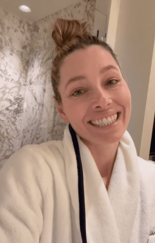 Jessica Biel prepping for the Met Gala with Epsom salt