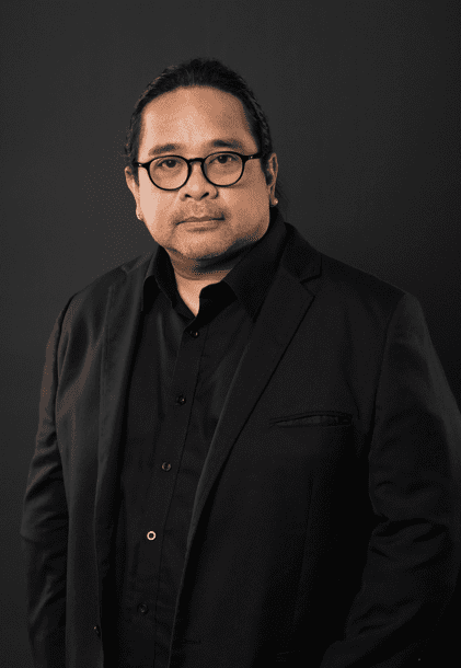 TOP (L-R): Eric Roca, Karl Castro, Sari Dalena, and Toym Imao. BOTTOM (L-R): Veejay Villafranca, Adjani Arumpac, Avie Felix, Dennis Montera.