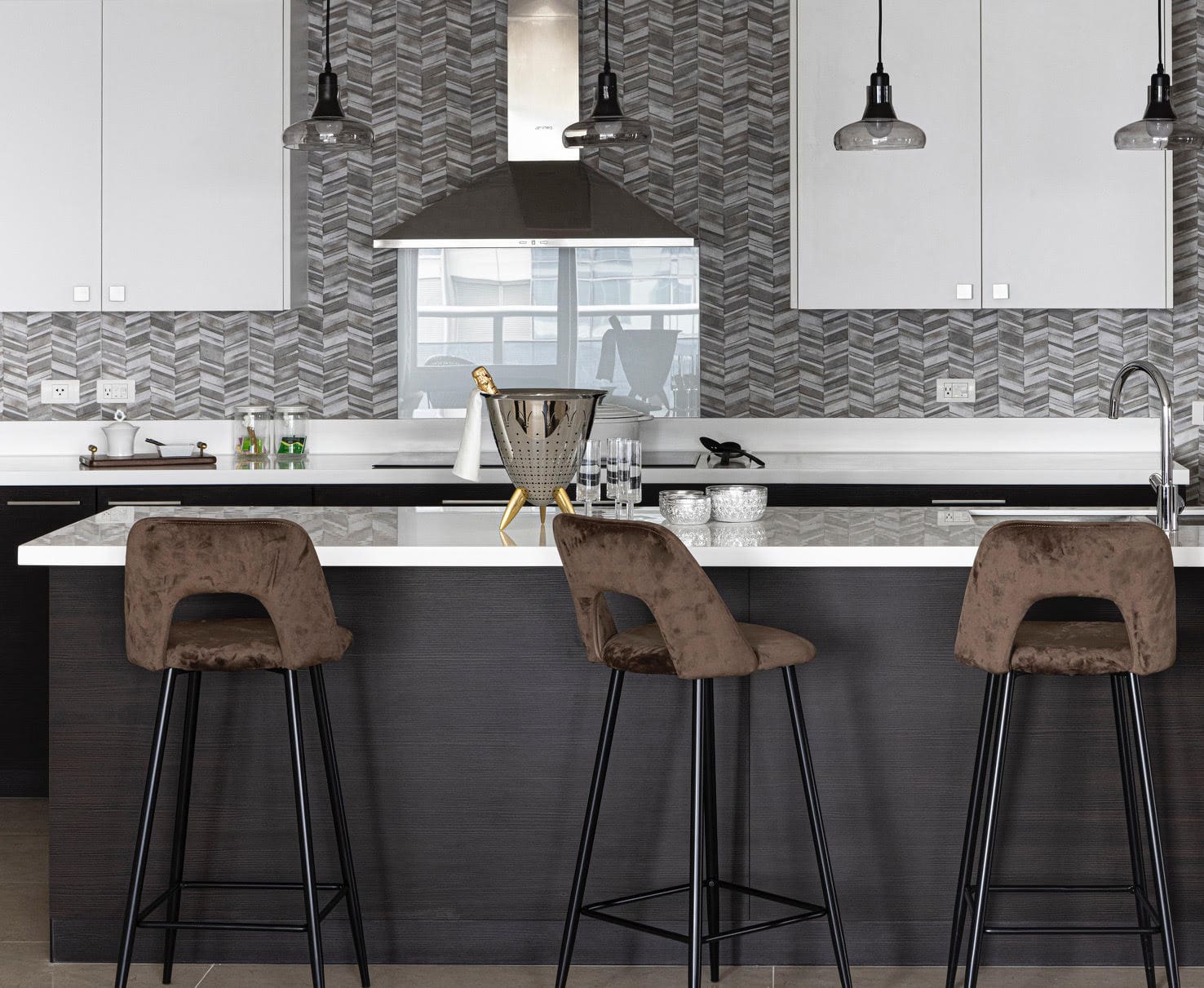LEFT: From concept to design implementation, applying a masterful mix of materials is key to create an ambiance that evokes a comfortable and moody environment/Photo by Arthur Tselishchev. RIGHT: A textured wall complements the modular cabinetry in this contemporary style kitchen/Photo by Jar Concengco.