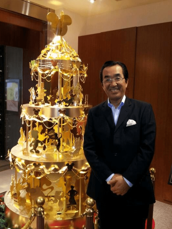 The $4.2 million pure gold Disney Christmas tree at Ginza Tanaka in 2012