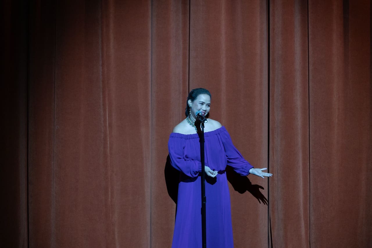 Kathleen Liechtenstein delivers an inspiring speech before the show, honoring the legacy of Ballet Philippines co-founder Eddie Elejar (right), whose vision played a pivotal role in the company’s history