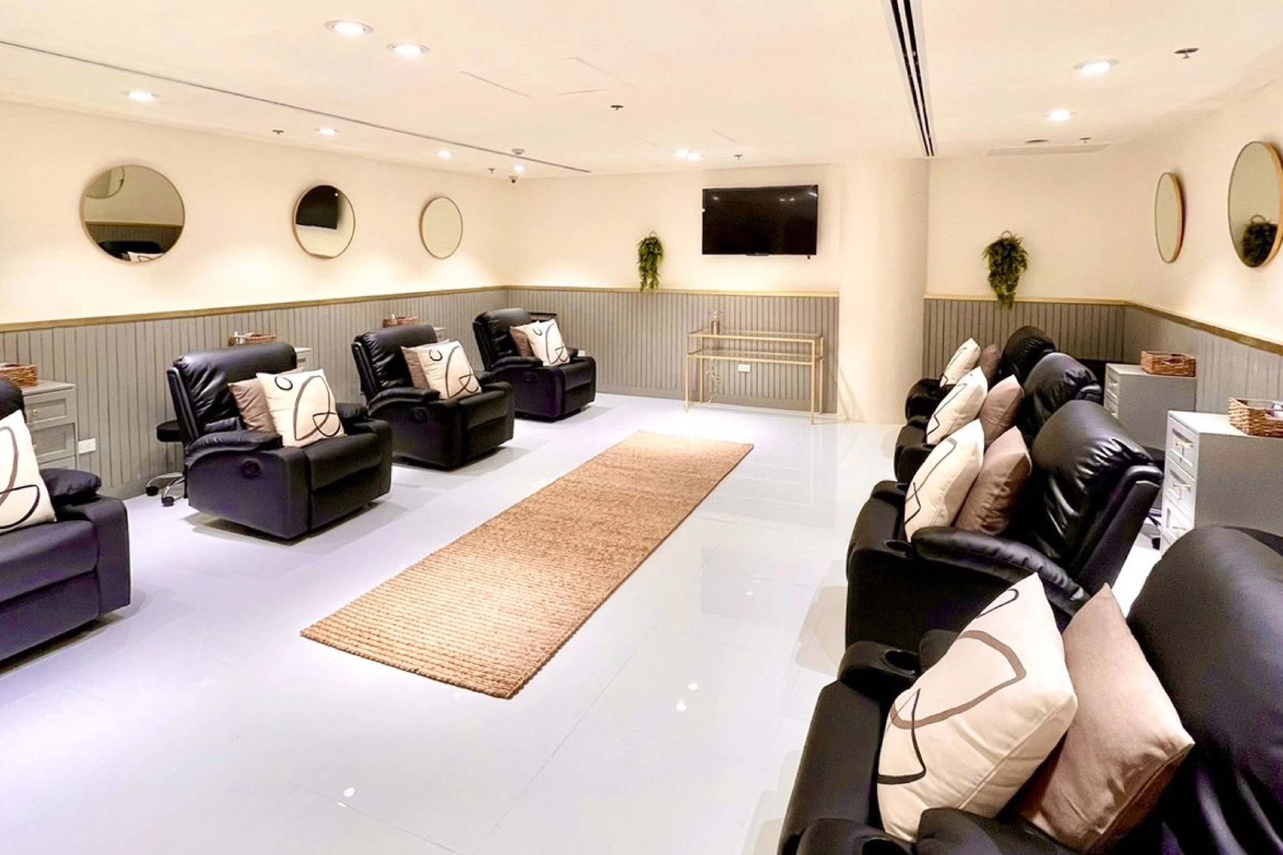 NEW Lounge