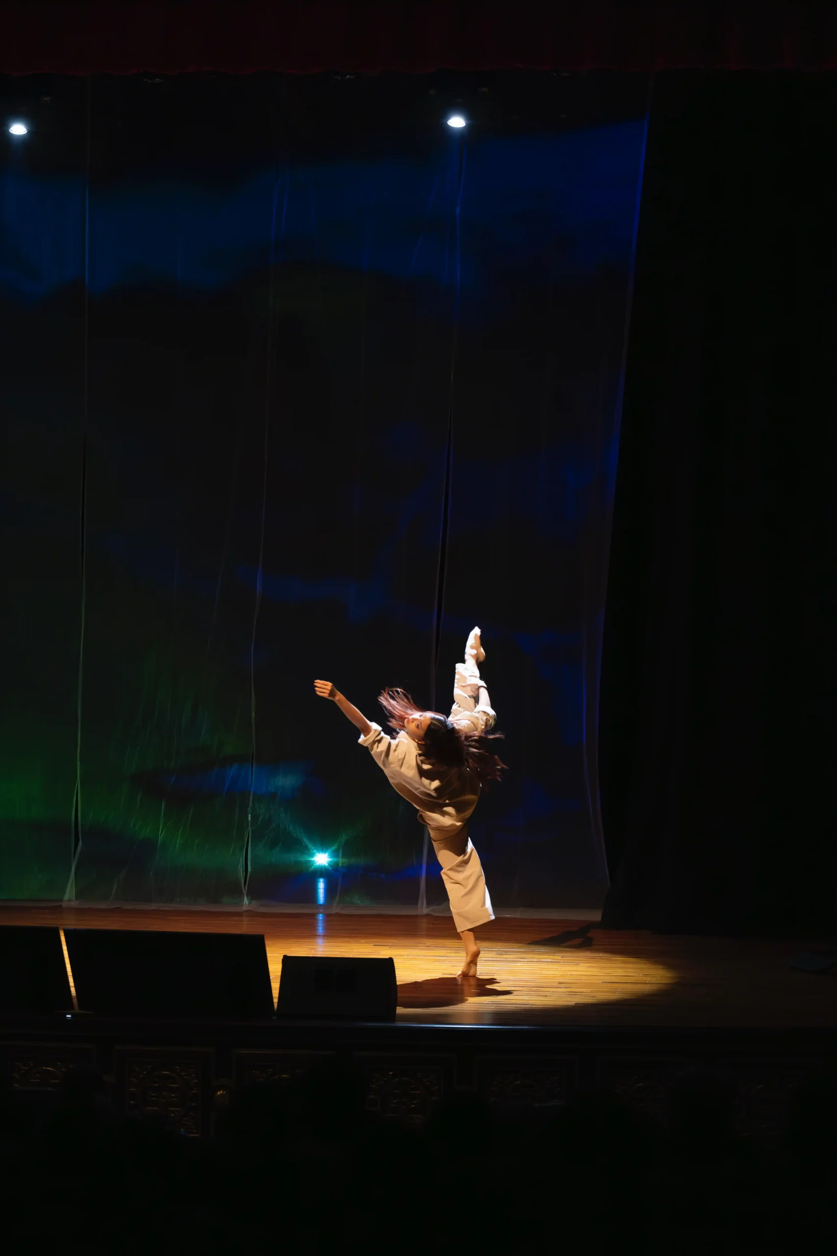 "Layâg" by Rei Co (left) (Photo by Niño Consorte of Seeing Things)