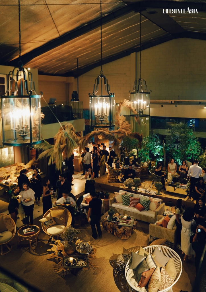 This image has an empty alt attribute; its file name is 1-6.webp
Inside W17, Art After Dark comes to life, bringing together Lifestyle Asia's budding community of discerning art appreciators