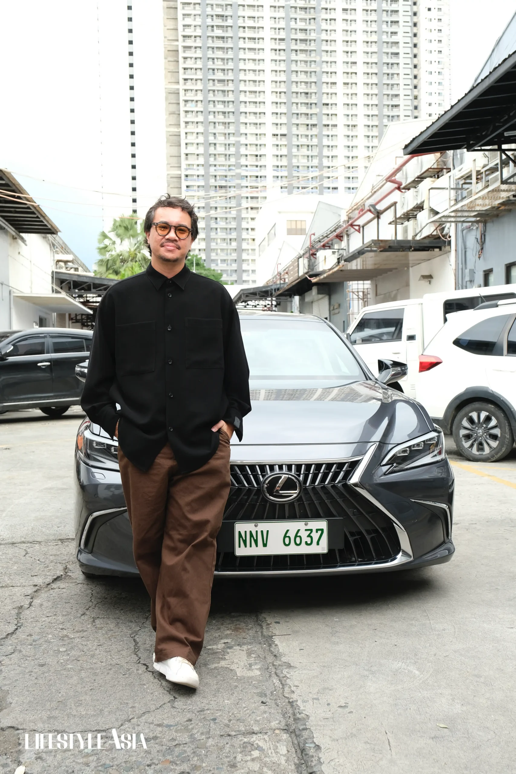 Select guests were chauffeured in style, including photographer Artu Nepomuceno