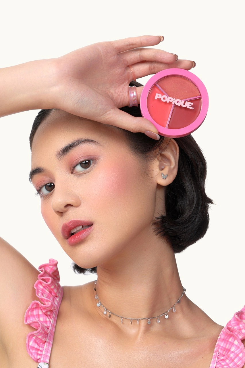 Aleah Sia Brings The Sun’s Warmth To The Vanity Table 