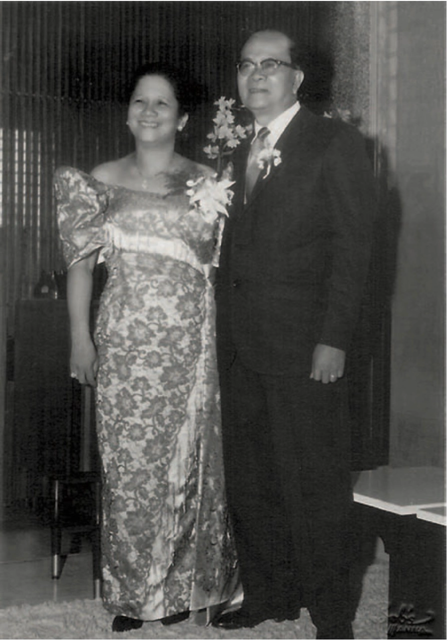 Max’s Restaurant Honors 80 Years Of Fried Chicken 