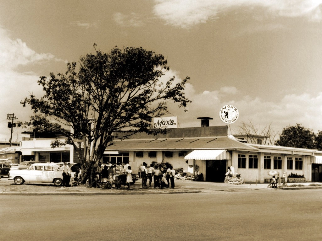 Max’s Restaurant Honors 80 Years Of Fried Chicken 