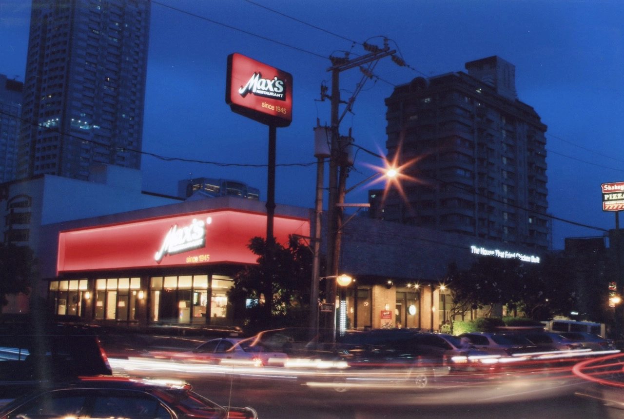 Max's Restaurant Honors 80 Years Of Fried Chicken 